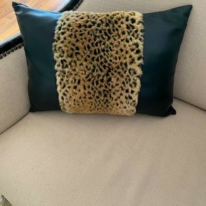 Black faux leather with leopard fur on one side pillow. 19“ x 13“.